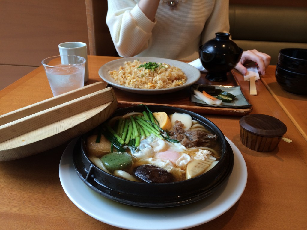 若竹の「釜焼きうどん」と「焼き飯」